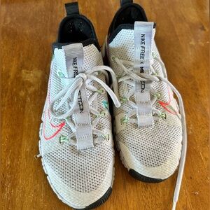 White Nike Metcon Free